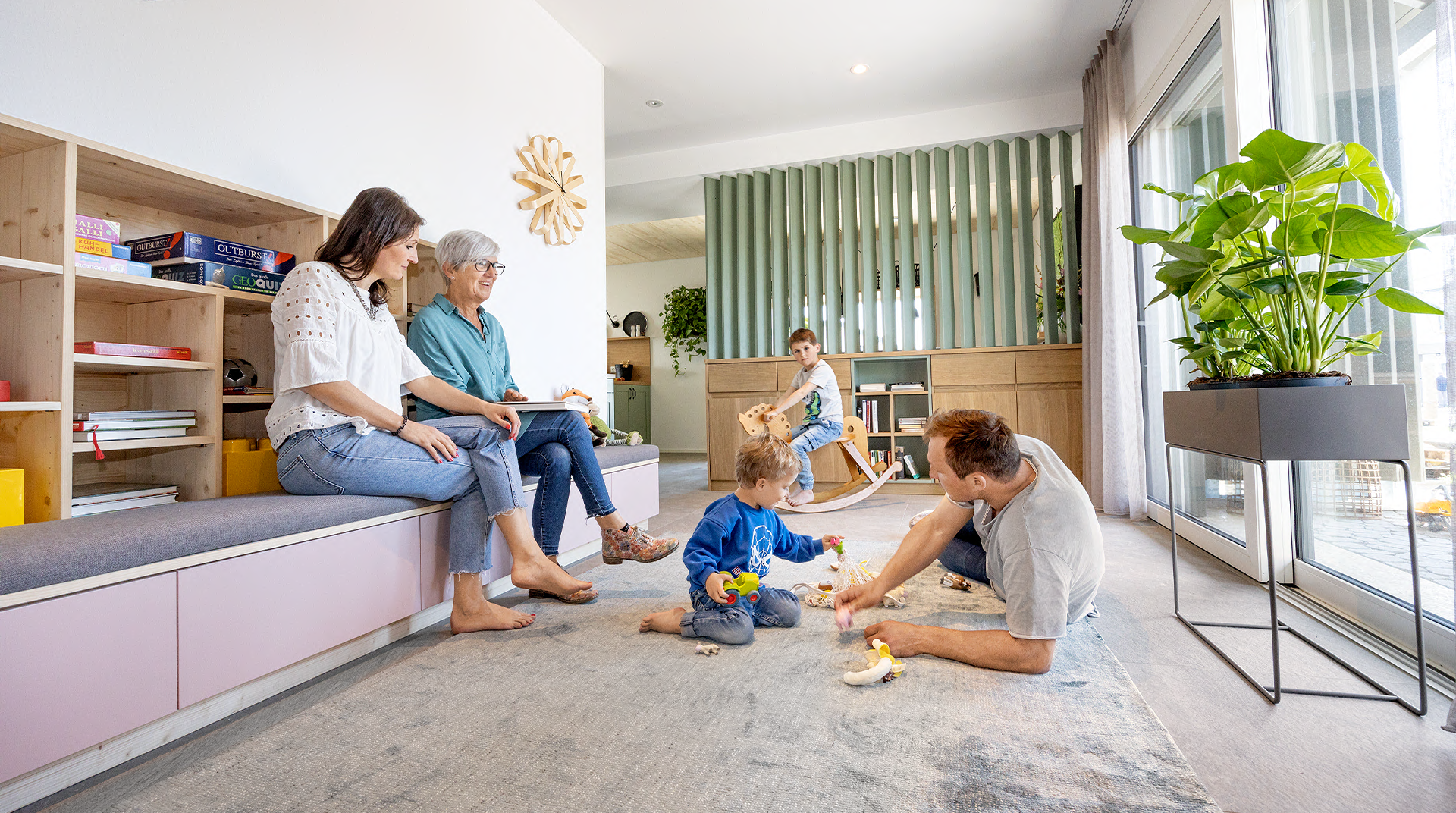 Musterhaus Aenna Wohnzimmer mit Familie